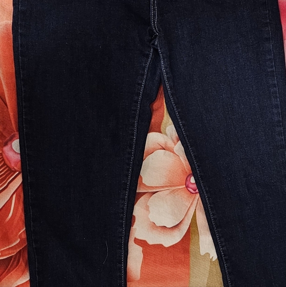 Women jean - Picture 2 of 7